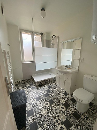 cerizay-gite-le-logis-des-halles-sdb