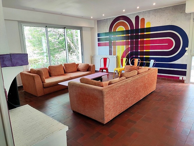 nueil-les-aubiers-gite-le-45-tours-coin-salon