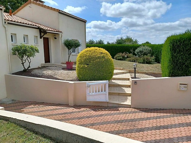 ceizay-gite-au-petit-quebec-facade1