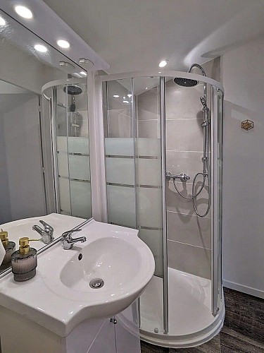 residence-de-lalouette-appt4-douche