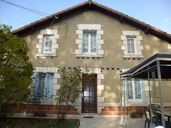 413907-0_896_87c3f0681f6da0aa609fd117fe6e9ba3