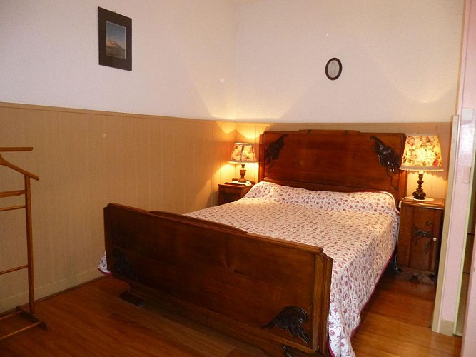 413907-3_896_69b3a95a113ee0d82e1a783f9d3fc826