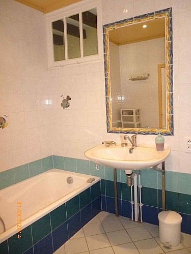 Gîte Robale à Romagne - Salle de bain rdc pour personne à mobilité réduite