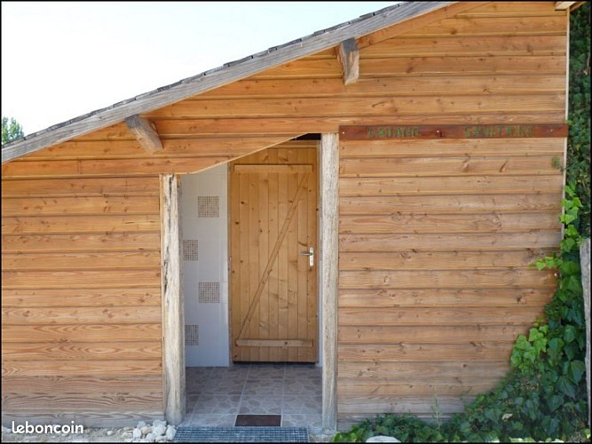 Bloc sanitaire avec WC, Douche, Kitchenette 