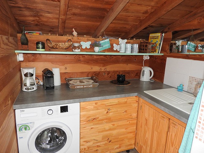 Machine à laver, vaisselle, cafetière, bouilloire, évier