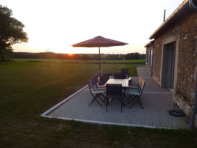 la terrasse, le soir venu