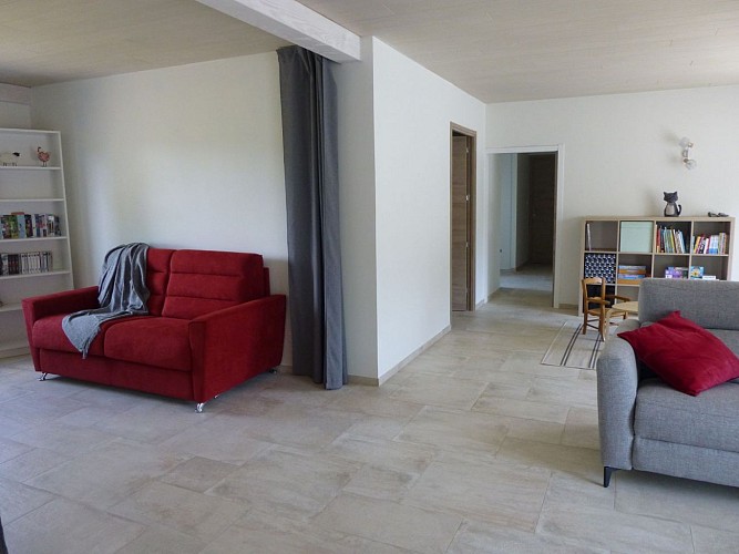 le salon avec son coin canapé lit