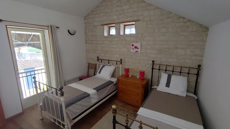 Maison du Coteau_Glénouze_2022- Chambre 2 lits à l'étage
