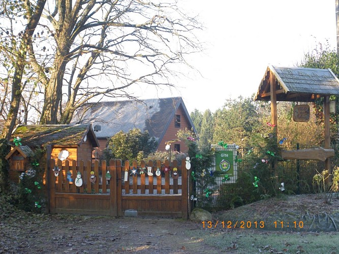 A chalet hiver 2013 vue d'ensemble depuis l'entrée avec barrière