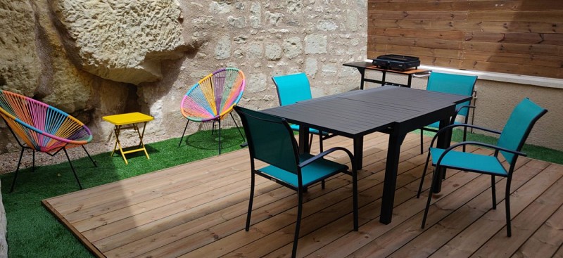 Patio avec salon de jardin et plancha_6