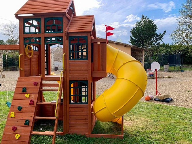 AIRE de JEUX - GÎTES du CHAIX-WEB1