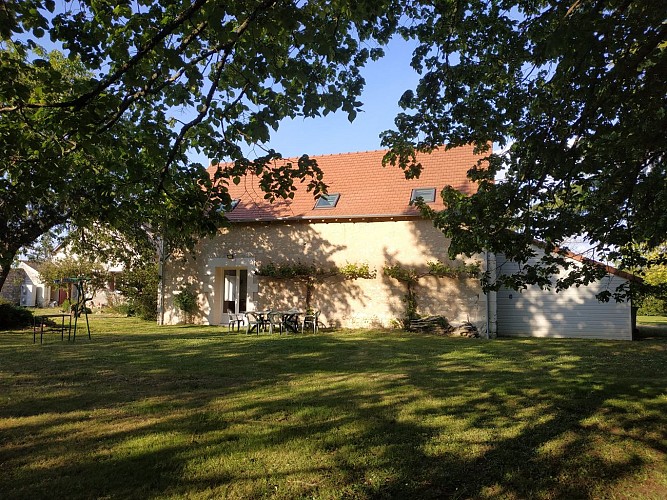 Vue du jardin du Noyer Jaune
