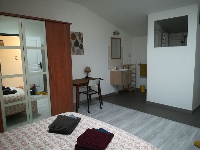 Chambre ouverte sur SDB