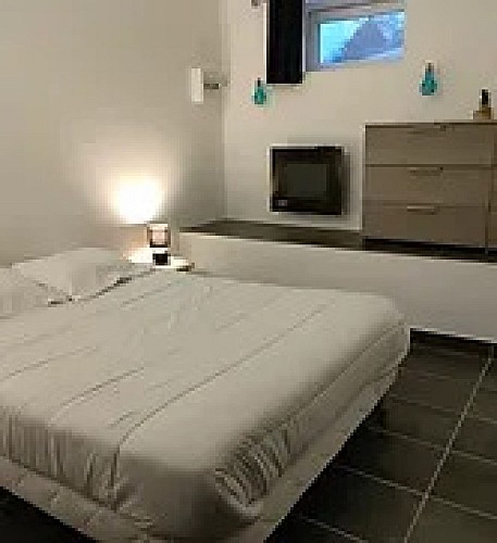 ad13fe_210013ebdc3e439d8ce6d11285ad326f_mv2