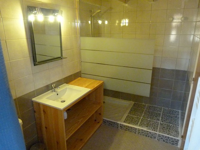 gite-location-vassiviere-chanterelle_douche