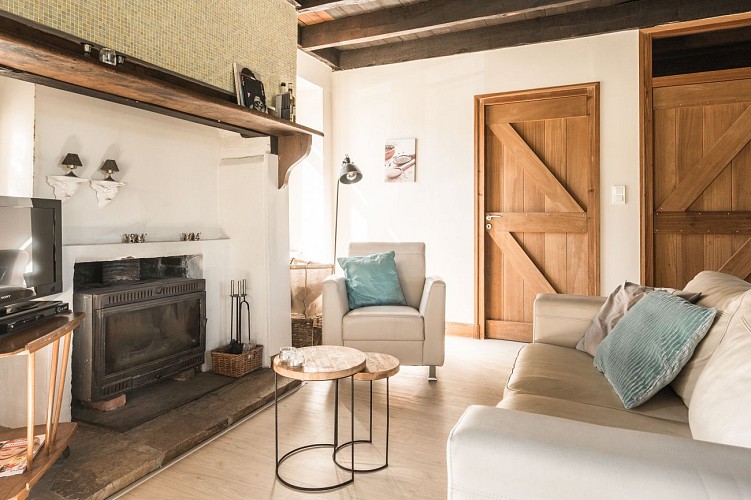 vakantiehuis-haute-vienne-la-bastide-woonkamer-sfeervolle gezellige zithoek-247