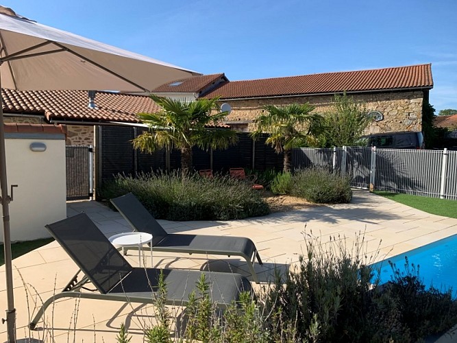 La Charniere: espace piscine