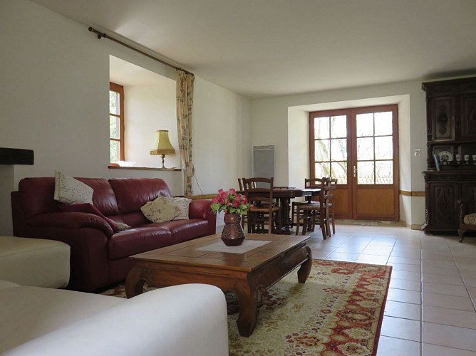 Gîte Rochechouart Le Moulin de la Maillerie_Salon sur rivière