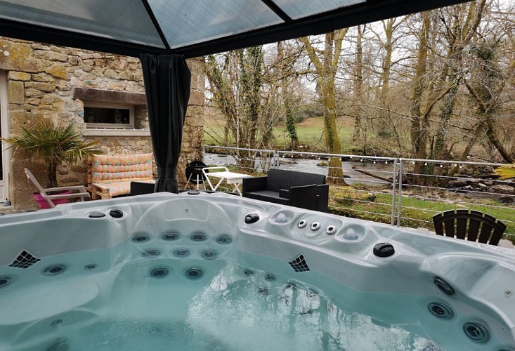 Jacuzzi moulin de Monjonc Saint-Junien