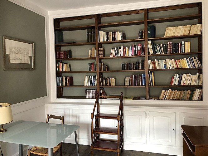 Meublé :  Mr ROUSSEAU