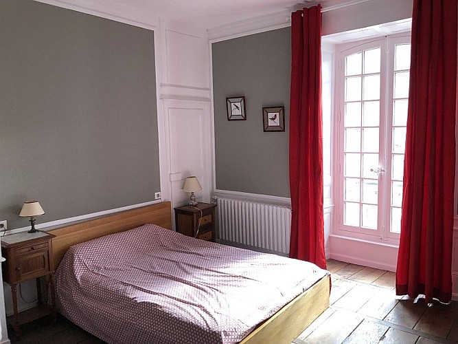 Meublé :  Mr ROUSSEAU