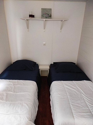 Chambre 2 lits 1 personne