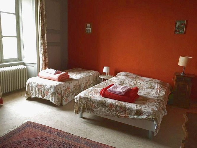 DD'20 La Sagne - Chambre rouge lits