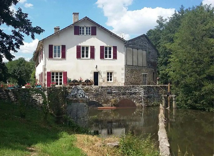 moulin-de-richebourg-saint-jean-ligoure