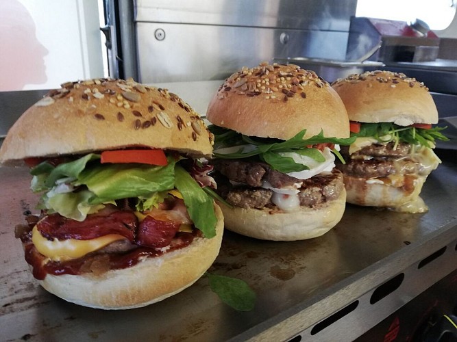 LE-PIN-BURGER-burger-maison-xl-jpg