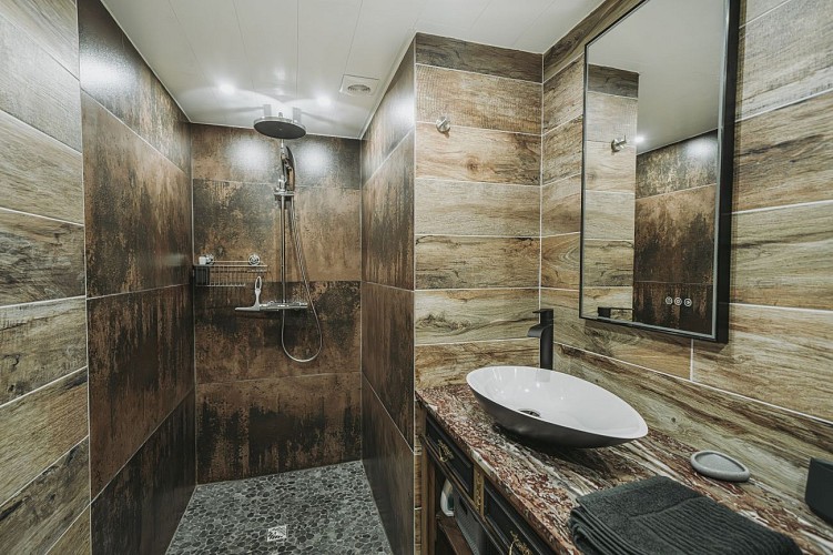 Salle de bain du Gîte L'atelier du Trieu Robin à Beaumont