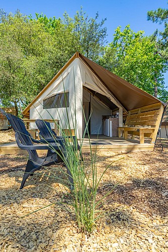 7-locatif-SWEET-JUNIOR-Exterieur-FACE-137-Flower-Camping-des-Pins-SOulac-sur-Mer