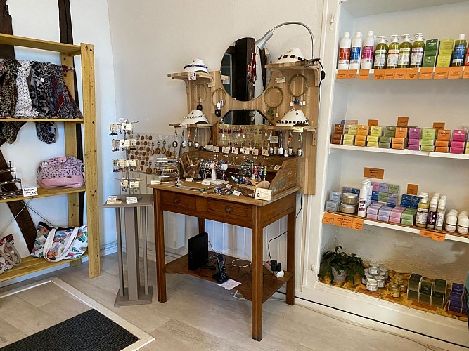 boutique-createurs-rochechouart-poltourisme (7)