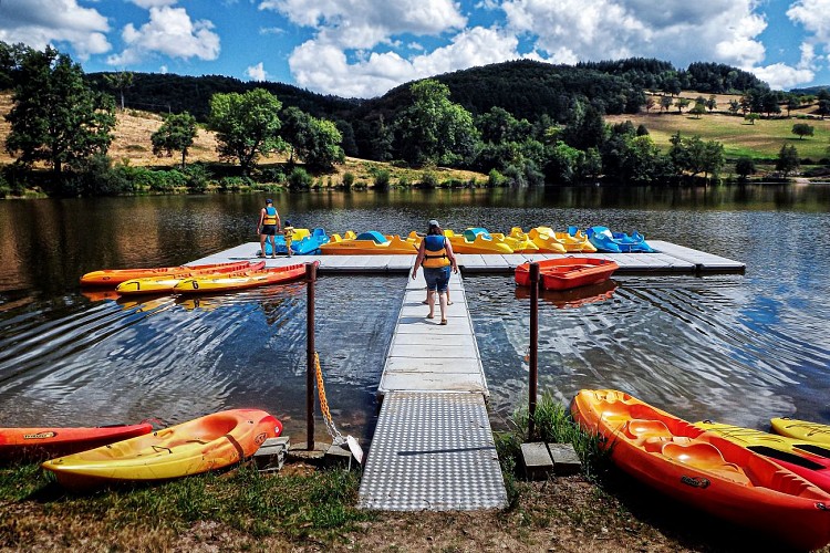 Plan d'eau de Saint-Clément Base nautique : Location de canoë