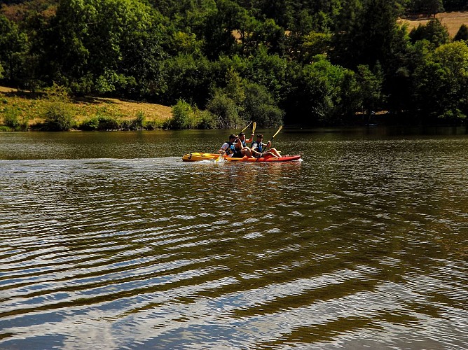 Plan d'eau de Saint-Clément Base nautique : Location de canoë