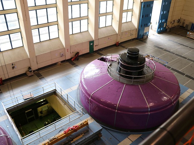 Barrage de Bort-les-Orgues et son Espace EDF Odyssélec