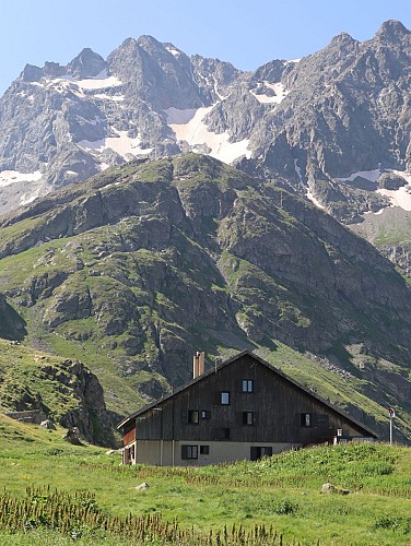 Refuge de l'Alpe de Villar d'Arène (FFCAM)