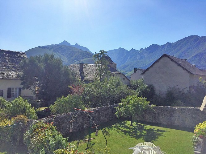 Gîte LES HIRONDELLES- jardin