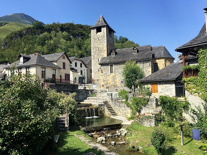 Gîte Les HIRONDELLES- Vue du village