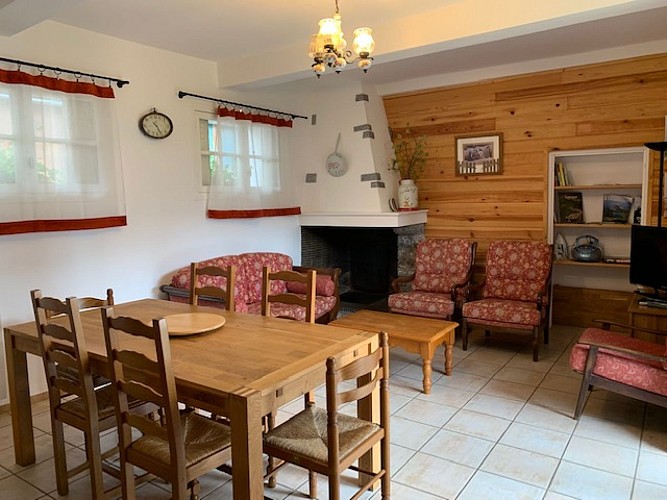 Gîte Les Hirondelles salle à manger-salon