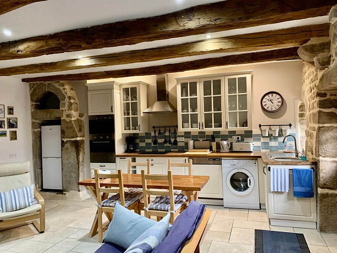 C9A3AAB7-45B7-4AF1-94F9-FFB2AA6F95F1_1_105_c