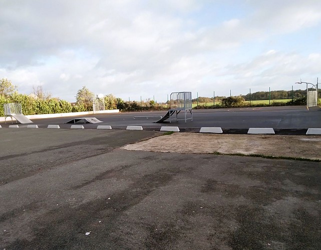 Aire de Jeux, Skatepark et Stade