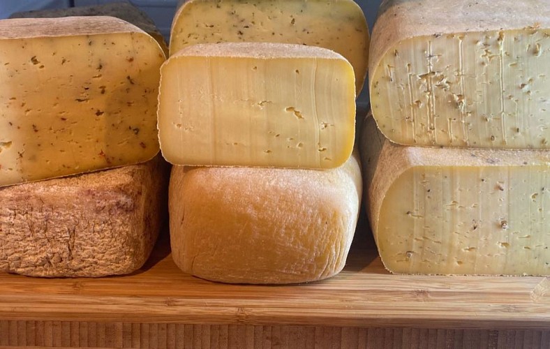 401695466_320400257401674_219106120927719354_n