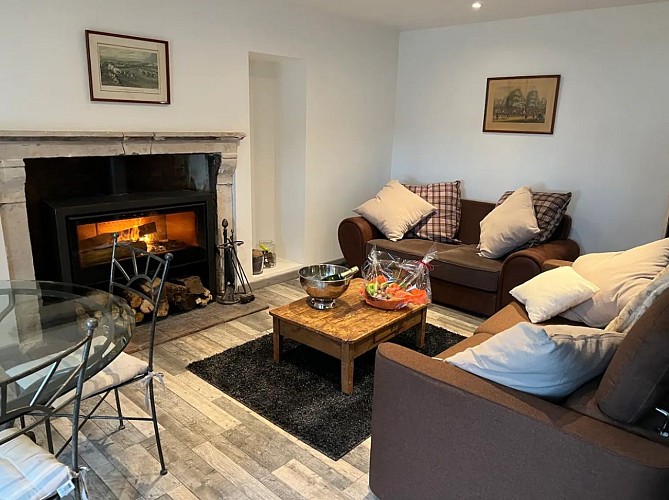 Le Cocon Romantique - Ancinnes - salon avec cheminée