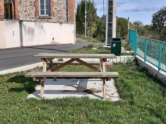 Aire de pique-nique Square Jean Latuile