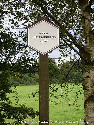 Bande - Lieu dit Au Zéro et stèle Chateaubriand