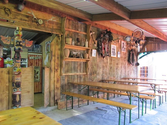 feeriland saloon003