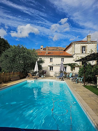 La piscine et la ferme