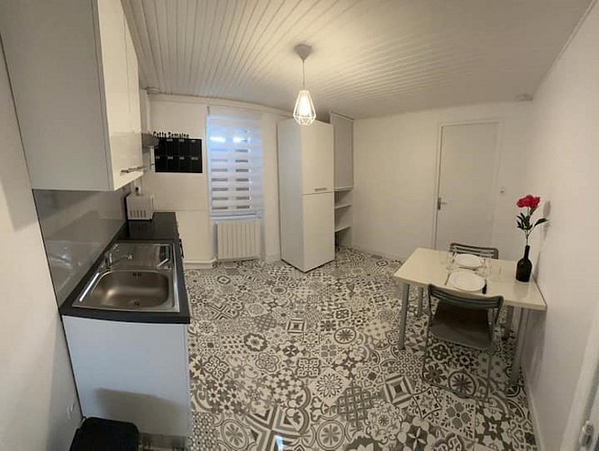 Chalon - Le Ponton de Manon - Coin cuisine 2 - MT - Hébergement (2)