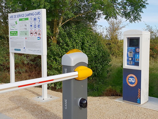 Aire de camping-car, l'Île Cariot