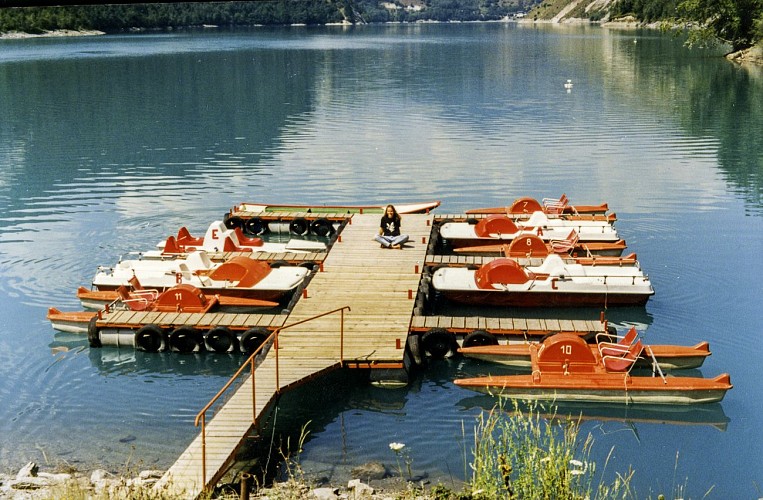 La Cabane au bord du lac: nautical base at Lac du Chambon